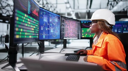 Leinwandbilder - Woman Monitors Industry Process On SCADA Screen