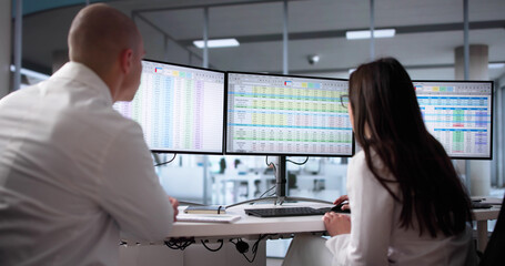 Aufkleber - Hospital Doctor Managing Medical Bills Using Computer