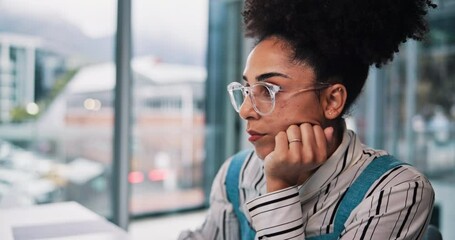 Leinwandbilder - Computer, reading and thinking with business woman in office for online report or research. Glasses, information and typing with African employee in city workplace for planning or problem solving