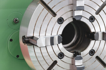 Aufkleber - Drum disk for fixing round metal parts in a large industrial metalworking machine
