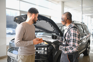 Aufkleber - Mechanic, car servicing at garage - concept of timely customer service, car maintenance and deal agreemnet