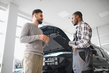 Aufkleber - Mechanic, car servicing at garage - concept of timely customer service, car maintenance and deal agreemnet
