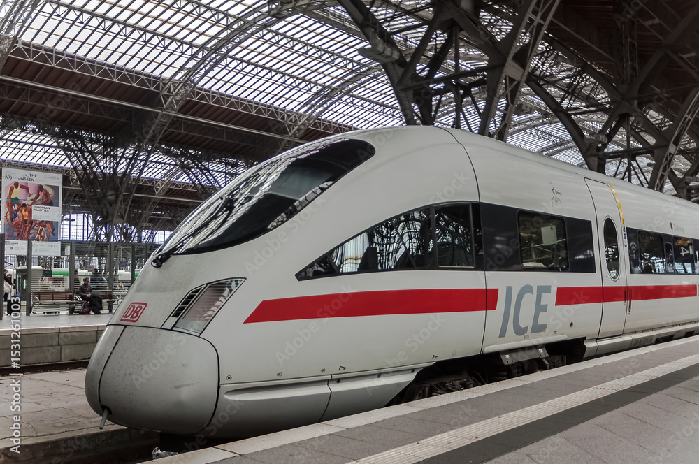 ICE 3 high-speed train at Leipzig main railway station Hauptbahnhof Hbf ...