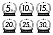 © Studio MUSUBI - 周年・10周年・15周年・20周年・25周年・30周年のアニバーサリーロゴ(anniversarry logo エンブレム 月桂樹 お祝い ベクター 編集可能 シンプル モノクロ 白黒)