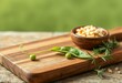 © iushakovsky - Eco-friendly pea shoot