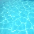 © Fernanda Rosas - Fondo de textura de agua turquesa ondulada. Vector abstracto de una piscina con ondulaciones de agua azul brillante.