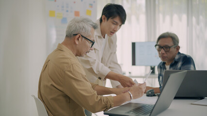 team of asian engineers discussing and reviewing software plan in office meeting. concept of teamwor