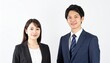 © Shousei - 白背景に並ぶ20代日本人男女のバストアップポートレート、ビジネススーツ姿と自然な表情が際立つスタジオ撮影