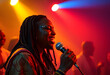 © Eupraim - Une belle dame africaine a un micro en main, elle chante