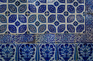 Naklejka na meble Ornate blue Turkish Iznik tiles with floral Islamic patterns in Istanbul, Turkey