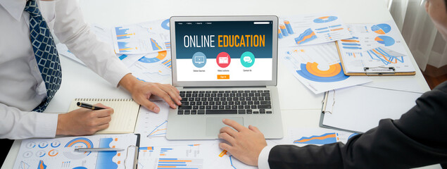 E-learning website with brisk sofware for student to study online on the internet network