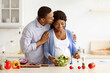 © Prostock-studio - Happy african american pregnant couple cooking healthy meal together. Positive expecting black woman and man making dinner at home, making salad from fresh vegetables, kitchen interior