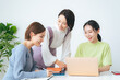 © metamorworks - Group of women meeting in office
