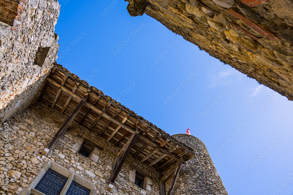 Tour de guet de la Cité Médiévale de Pérouges en septembre 2025 Stock ...
