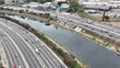 Imagem aérea da Marginal Tietê em São Paulo, destacando o fluxo urbano entre pontes, avenidas e o rio que corta a cidade