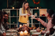 © Zamrznuti tonovi - Woman serving thanksgiving turkey to friends at dinner table