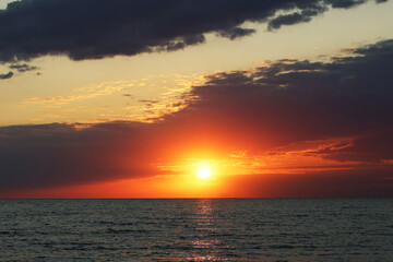 Wall Mural - picturesque view of beautiful sea at sunrise