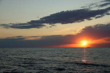 Wall Mural - picturesque view of beautiful sea at sunrise
