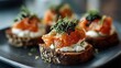 © Studio Zenith - Toasts au saumon fumé et caviar sur pain de seigle avec crème fraîche