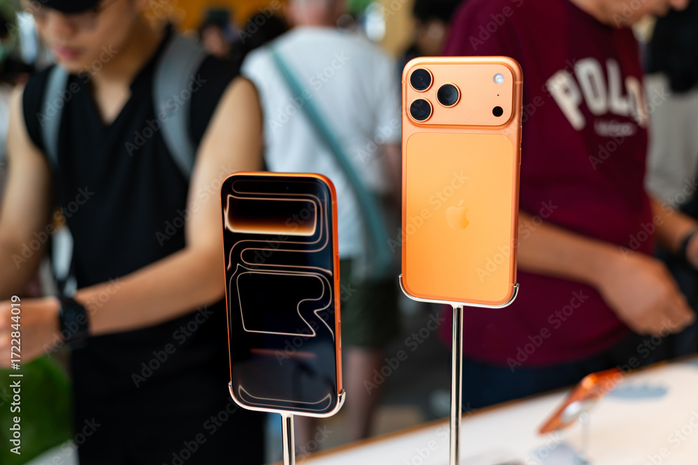 Presentation of the new Apple iPhone 17 Pro max inside an Apple store ...