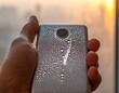 © Motoko - 濡れても使えるスマートフォンの安心感