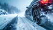 © doubledecker - 雪山道路を力強く走るスタッドレスタイヤ装着車イメージ – Car Driving Confidently on Snowy Mountain Road with Close-Up on Studless Tires