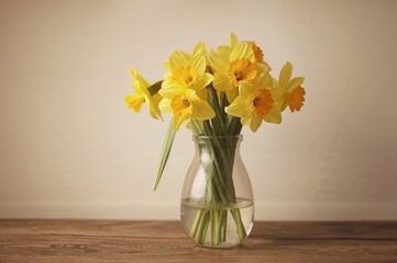 Wall Mural - Vase filled with yellow daffodils