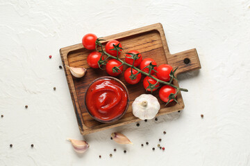 Wall Mural - Wooden tray with bowl of tasty ketchup and ingredients on white grunge background