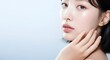 © YT - ツヤのある素肌を強調した横顔の女性ポートレート
