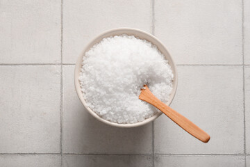 Wall Mural - Bowl of sea salt on light tile background
