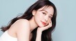 © YT - ナチュラルメイクの美しい若い女性のポートレート、清潔感のあるスキンケアイメージ