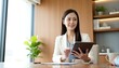 © Yka - 会議中にタブレットを操作するアジア人女性