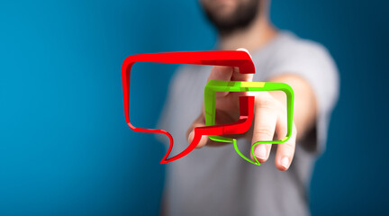 A man indicates communication bubbles symbolizing digital interaction, highlighting dialogue and the online world.
