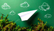 © theshooter - Avión de papel blanco sobre fondo verde con nubes blancas concepto de viaje, imaginación creatividad. para campañas de comunicación, viajes educación nuevas metas. o emprendimiento creativo