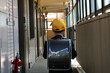 © bluecamera - 小学校から帰宅する小学生の男の子