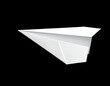 © theshooter - Avión de papel blanco aislado sobre fondo negro concepto de viaje, imaginación creatividad. para campañas de comunicación, viajes educación nuevas metas. o emprendimiento creativo