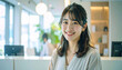 © doubledecker - 受付カウンターで微笑む日本人女性会社員のポートレート – Japanese Female Receptionist Smiling at Office Counter