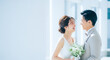 © Miku - 結婚式　ウェディングドレスを着た女性　スーツの男性　ウェディング