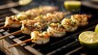 © Studio Zenith - Brochettes de crevettes grillées avec herbes sur barbecue fumant