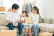 © buritora - Moving work at home, packing, packing, transfer, young Asian men and women moving, couple, couple