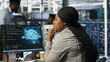 © DC Studio - Data center staff member in office using AI deep learning algorithms to analyze datasets. African american woman in server room using artificial intelligence neural networks, camera B