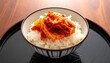 © birth7 - キムチがのった白いごはんが整然と置かれた朝食の一皿