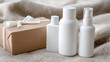 © BONI - Botellas cosméticas blancas con caja de cartón y lazo sobre tela, composición natural de productos de cuidado personal