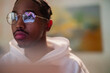 © Studio Marmellata - A young man wearing round glasses looks intently at a screen, his eye reflecting a colorful graph.