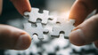 © Daniel - manos de personas trabajadoras armando las piezas de un rompecabezas en una empresa estrategias de negocios apoyo y trabajo en equipo