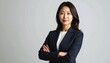 © Shousei - 40代前半の日本人女性エグゼクティブを想定したフォトリアル映像。ダークネイビーまたはブラックスーツに白のインナートップで端正な印象。
