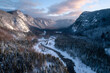 © Masha - Vallée de la Jacques-Cartier en hiver avec rivières couverte de neige et vue sur les montagnes. Parc National de la Jacques-Cartier, QC. Canada