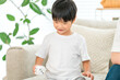 © buritora - Boy playing in the living room (parenting, childcare, childcare support)