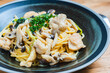 © mike_taro - 鶏肉とキノコのクリームパスタ