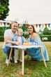 © DSMT - Family celebrates child's birthday outside with cake and decorations in sunny weather